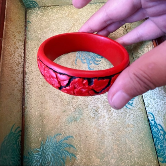 Vintage Chinese Cinnabar Carved Red Lacquer Bangle Bracelet Floral Design - Picture 2 of 9